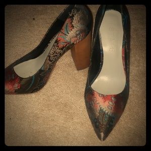 1.State size 8 pattern wooden block heels